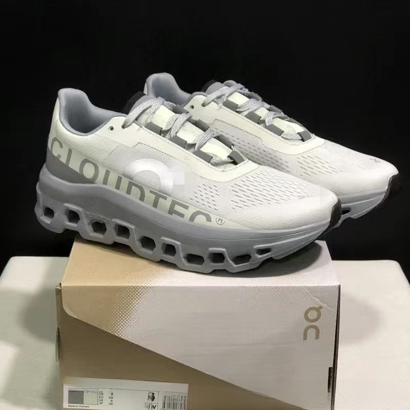 Fashionable sports shoes