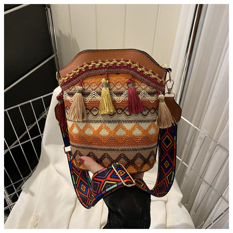 Ethnic-style tassel bucket bag, woven versatile crossbody and shoulder bag