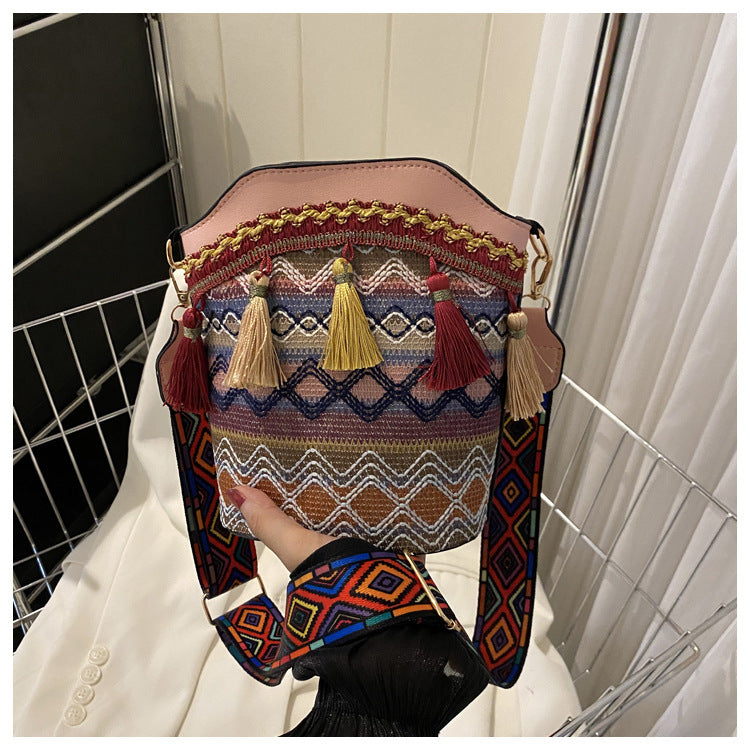 Ethnic-style tassel bucket bag, woven versatile crossbody and shoulder bag