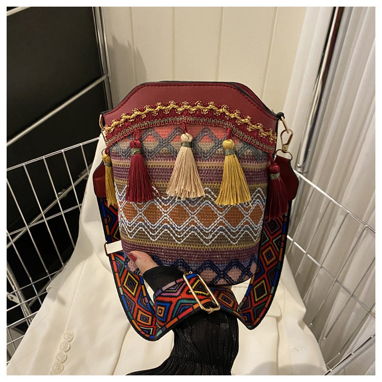 Ethnic-style tassel bucket bag, woven versatile crossbody and shoulder bag