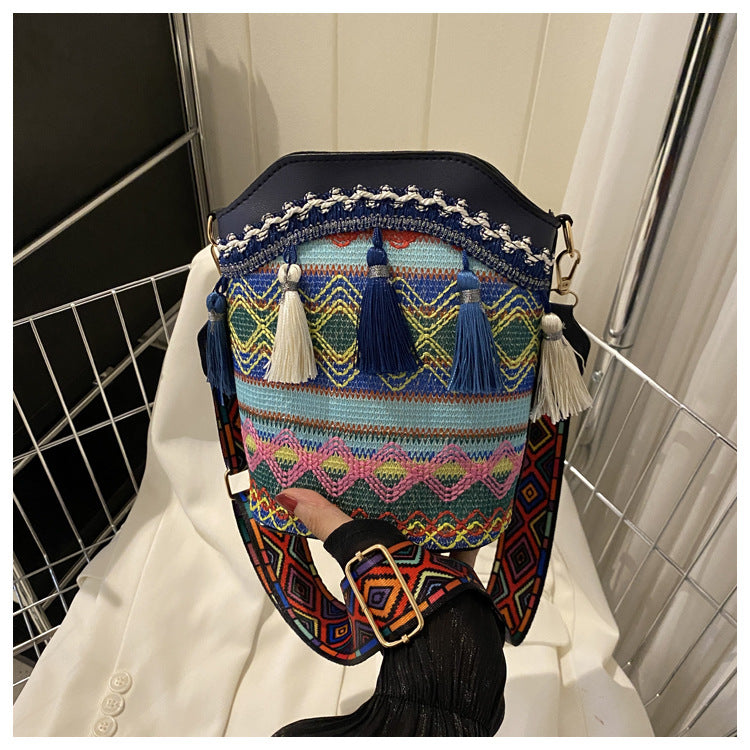 Ethnic-style tassel bucket bag, woven versatile crossbody and shoulder bag