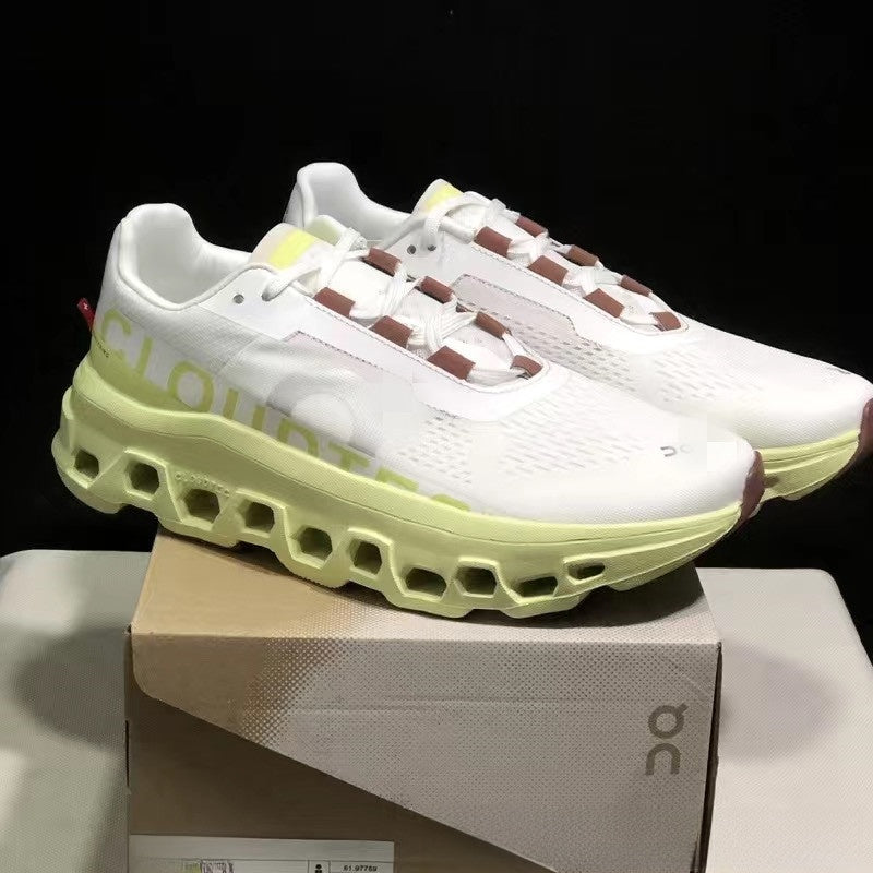 Fashionable sports shoes